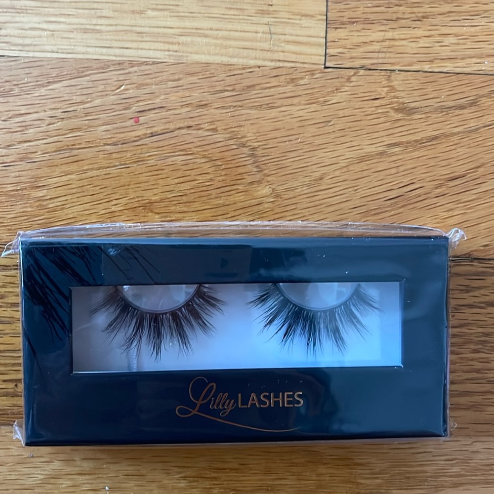 Lilly lashes in Monaco